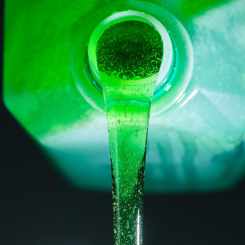 pouring-liquid-soap-close-up-view-184274517